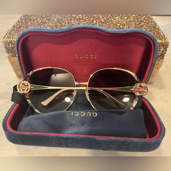 GUCCI Oversized Oval GG Sunglasses - Picture 4 of 5